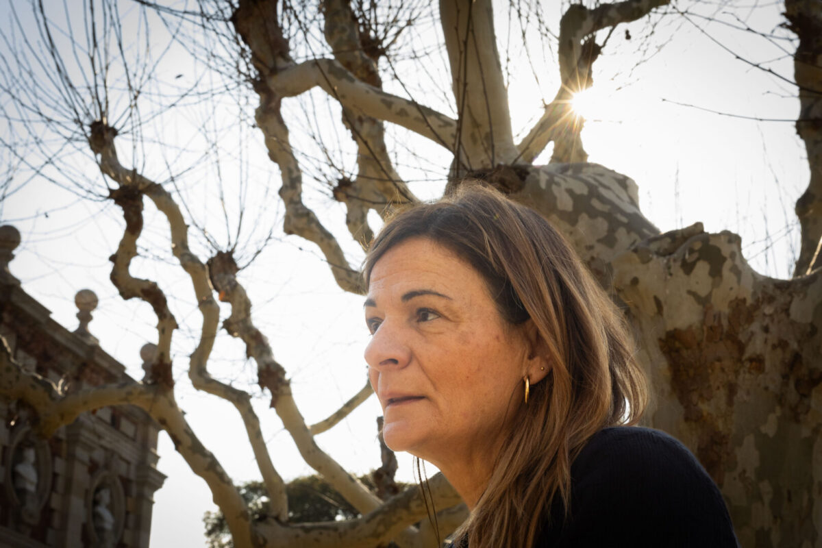 La diputada Cristina Casol, a las puertas del Parlament de Cataluña