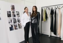 La directora creativa de Mango Woman, Justi Ruano, y la diseñadora Victoria Beckham.