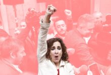 La vicepresidenta primera del Gobierno y número dos del PSOE, María Jesús Montero, saluda a un grupo de simpatizantes tras interrumpir el acto los líderes socialistas presentes en el Comité Federal del PSOE este sábado en la calle Ferraz, de Madrid.