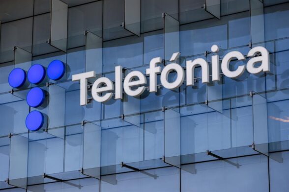 Imagen del logo de Telefónica en su sede.
