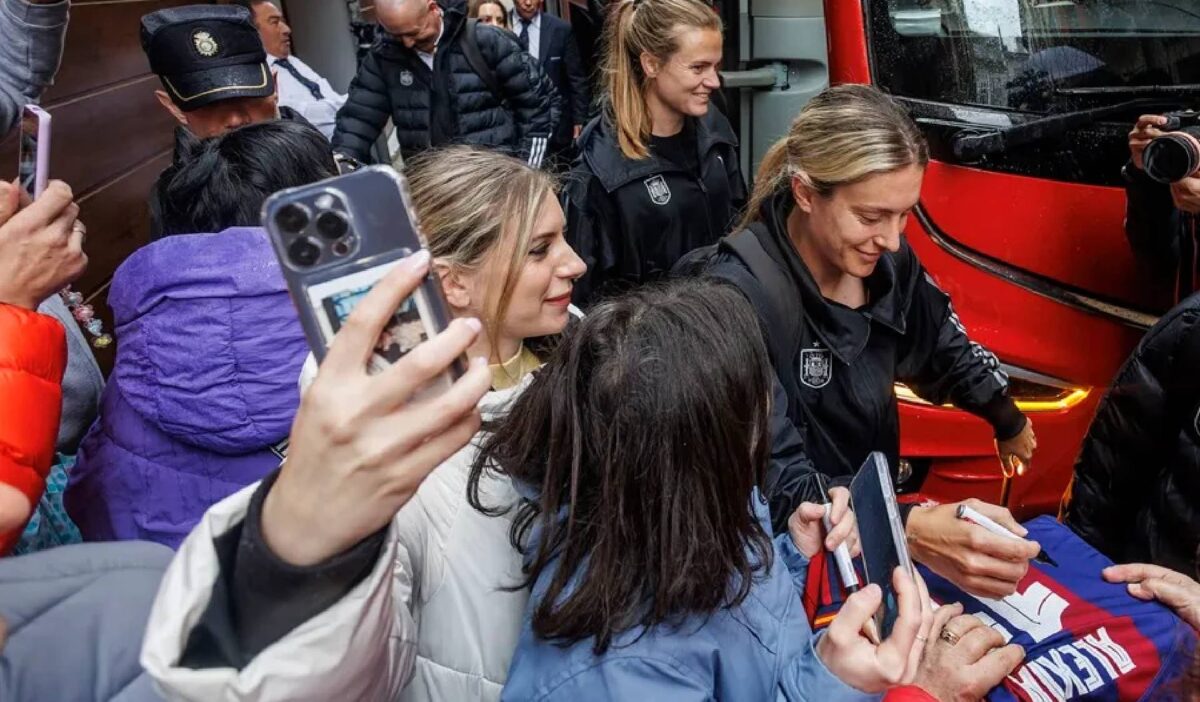 Alexia Putellas en el recibimiento de Burgos - Fútbol