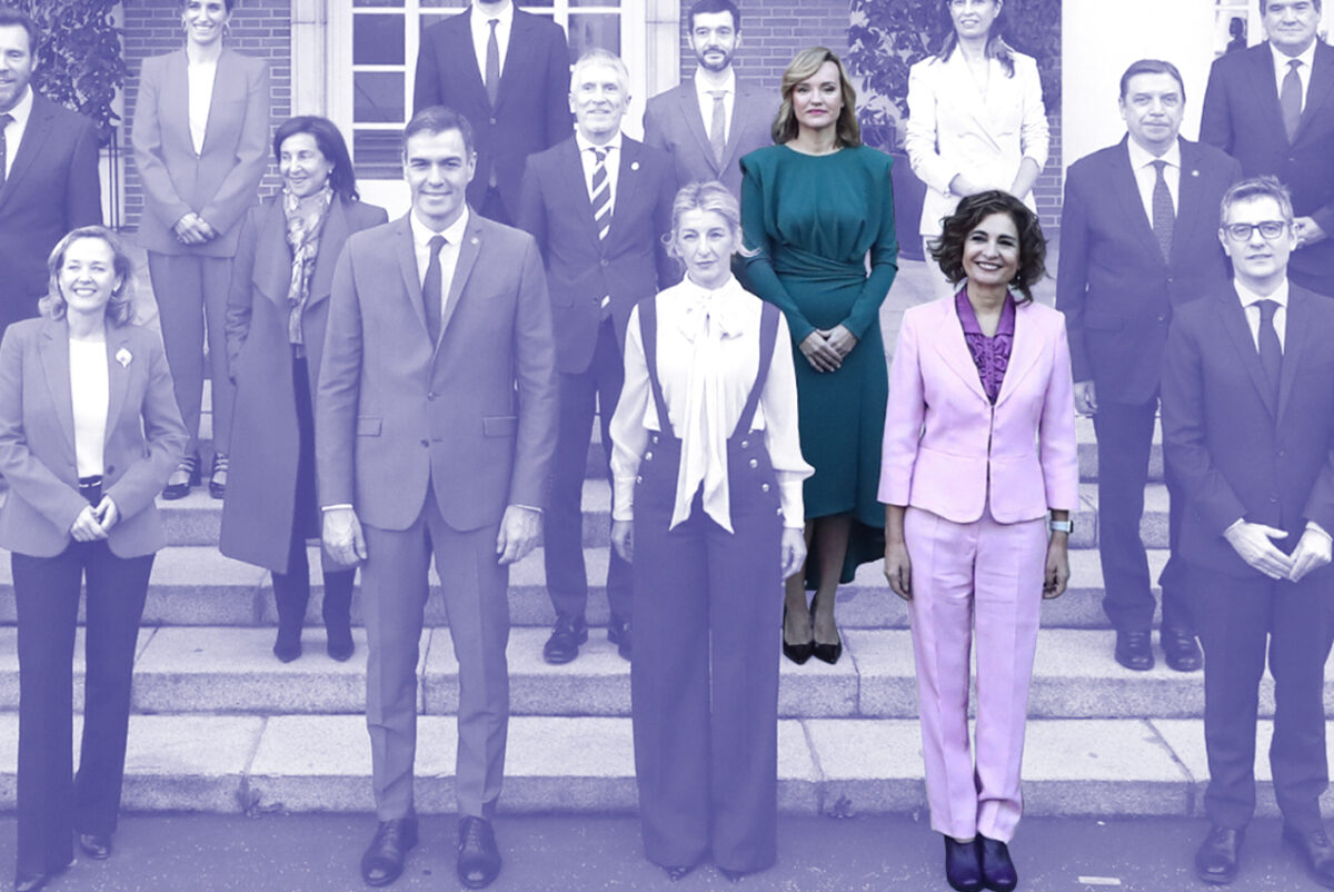 Las ministras Pilar Alegría y María Jesús Montero, junto al resto del gabinete.