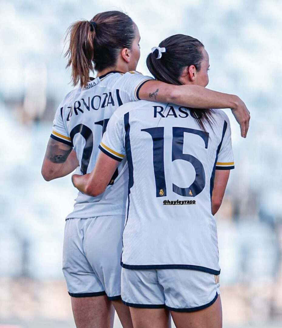 Las dos goleadoras de la jornada celebran la victoria. @madridfeminfo