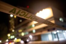 Una cinta policial se coloca frente al Hospital Universitario FD Roosevelt, donde el primer ministro eslovaco, Robert Fico, que recibió un disparo y resultó herido, recibe tratamiento en Banska Bystrica, Eslovaquia, el 15 de mayo de 2024.