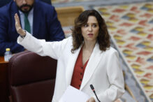 La presidenta de la Comunidad de Madrid, Isabel Díaz Ayuso, interviene ante la Asamblea regional que celebra pleno este jueves.