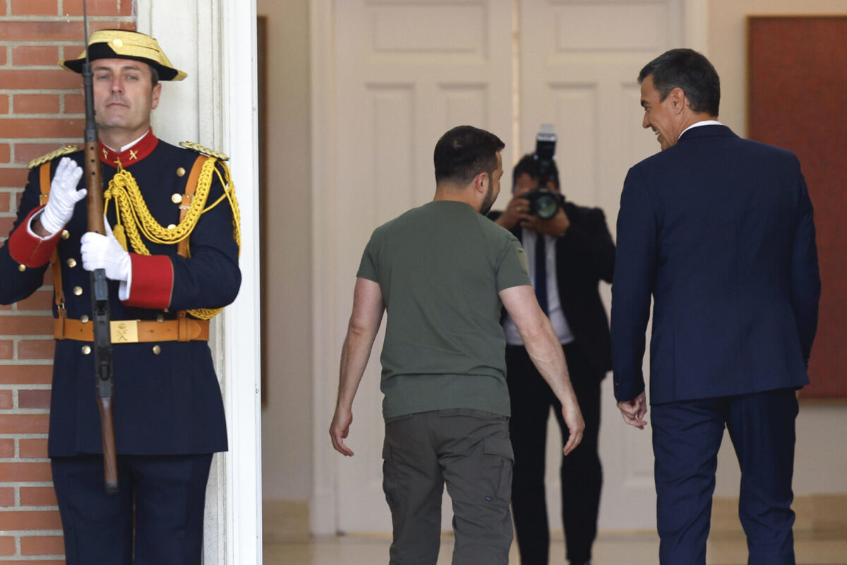 Zelenski y Sánchez, al inicio de su encuentro en el Palacio de la Moncloa