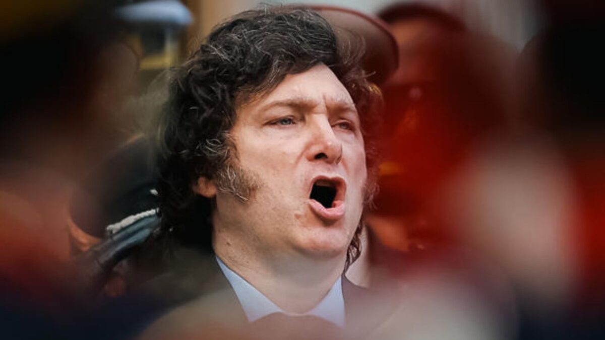 Javier Milei, participa en un acto recordatorio del 42° aniversario de la guerra de Las Malvinas.
