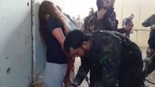Una escena del vídeo del secuestro de cinco soldados israelíes por parte de Hamas el 7 de octubre.