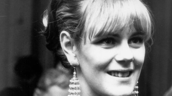 Retrato de Camilla Parker Bowles, de soltera Camilla Shand, durante su fiesta de puesta de largo en Knightsbridge en 1965.