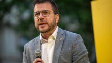 El presidente de la Generalitat, Pere Aragonès, durante el acto de ERC de inicio de campaña, en Jardinets de Salvador Espriu, a 25 de abril de 2024, en Barcelona.