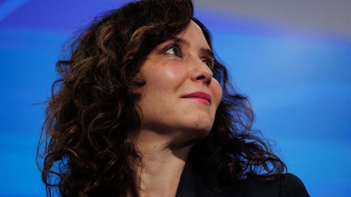 La presidenta de la Comunidad de Madrid, Isabel Díaz Ayuso, durante la clausura de la I Intermunicipal del PP de Madrid, en el Centro Municipal Hub El Cantizal, a 27 de abril de 2024, en Las Rozas, Madrid.
