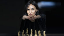 La maestra del ajedrez Mitra Hejazipour