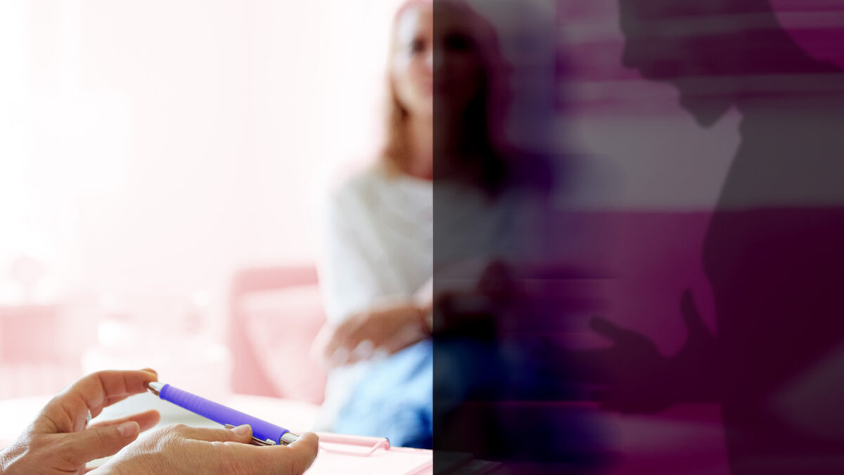 una mujer en una consulta de psicología