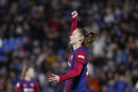 La delantera del FC Barcelona, Caroline Graham Hansen celebra uno de sus goles durante el encuentro correspondiente a la Supercopa femenina que disputan hoy sábado FC Barcelona y Levante en el estadio de Butarque, en la localidad madrileña de Leganés.