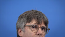 El candidato de Junts a la presidencia de la Generalitat, Carles Puigdemont, durante la rueda de prensa que ha ofrecido este lunes en la que ha anunciado que presentará su candidatura en el Parlament para ser investido como president.