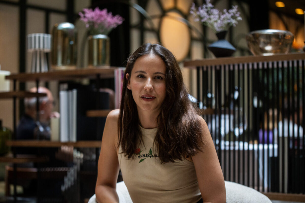 La actriz Irene Escolar, durante su entrevista con Artículo14 en el contexto de Cooltural Plans