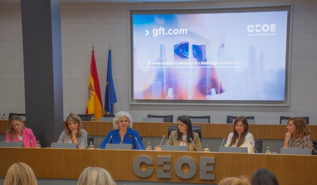 De izq a dcha., Montse Álvarez, subdirectora de Transformación de Allianz Seguros; Irene Cano, directora general de Meta Iberia, Amparo Moraleda, consejera independiente en diversas empresas y directora del comité asesor de GFT España; Ángela Martialay, periodista y moderadora; Susana Punzón, directora de Capital Humano de Banco Sabadell; y Patricia Leiva, directora de Comunicación y RC de Ferrovial.