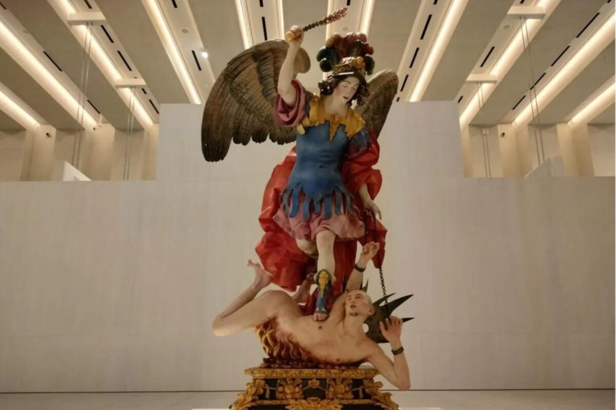 La Roldana, San Miguel Arcángel venciendo al demonio, 1692, talla 2,64 metros de altura y 157,5 kg de peso