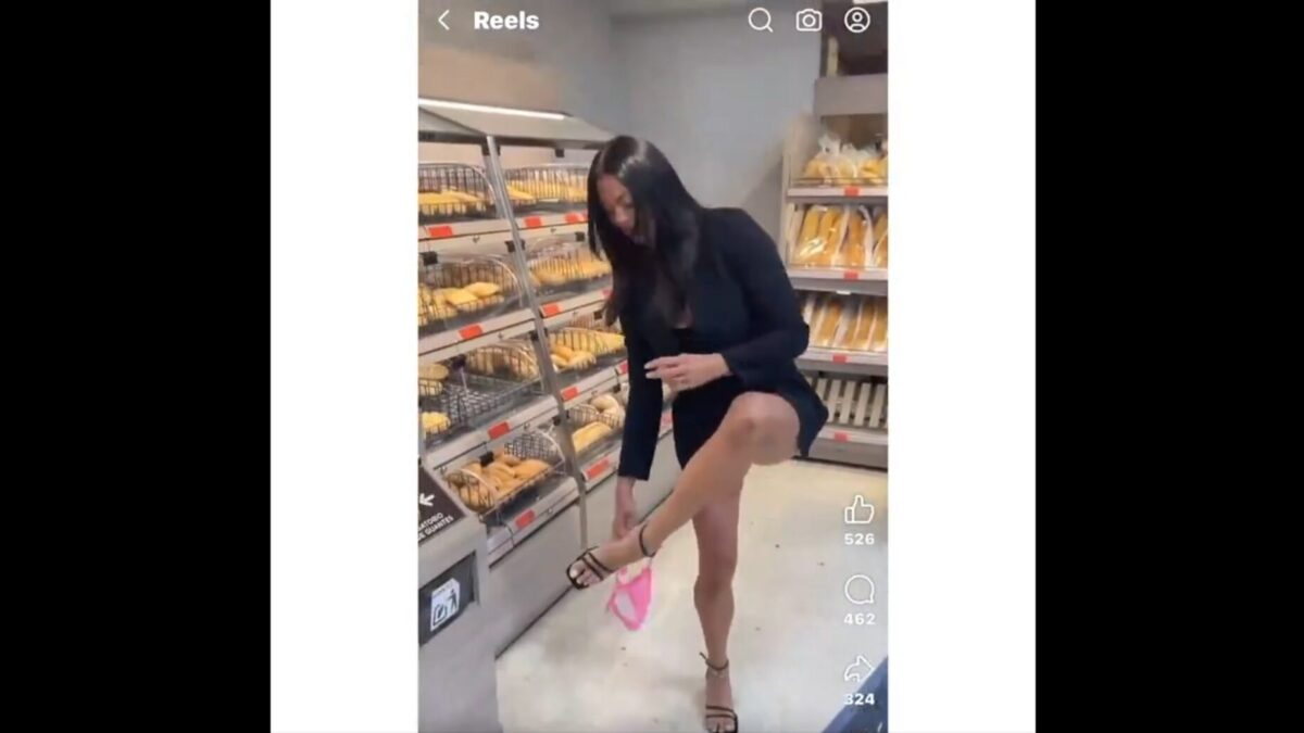 Quién es Chloé López? La influencer de Mercadona que deja su ropa interior  entre la comida - Artículo 14