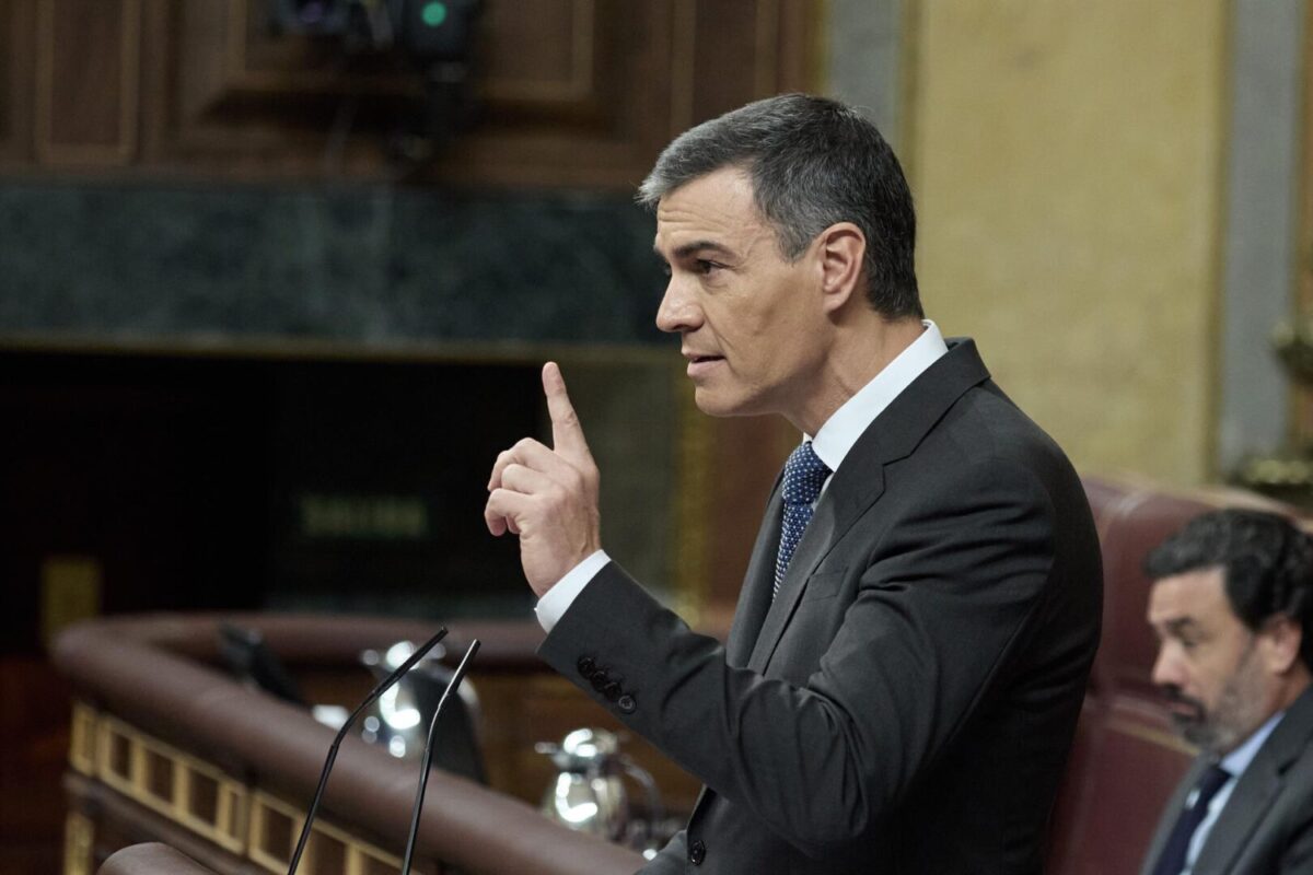 El presidente del Gobierno, Pedro Sánchez, interviene durante una sesión plenaria, en el Congreso de los Diputados, a 9 de octubre de 2024, en Madrid