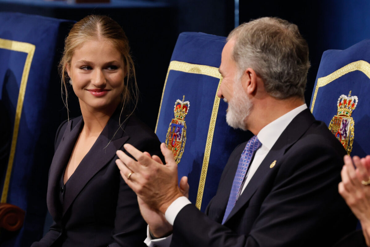 Don Felipe aplaude a la Princesa en los premios Princesa de Asturias