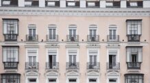 Fachada de un bloque de viviendas, a 29 de octubre de 2024, en Madrid