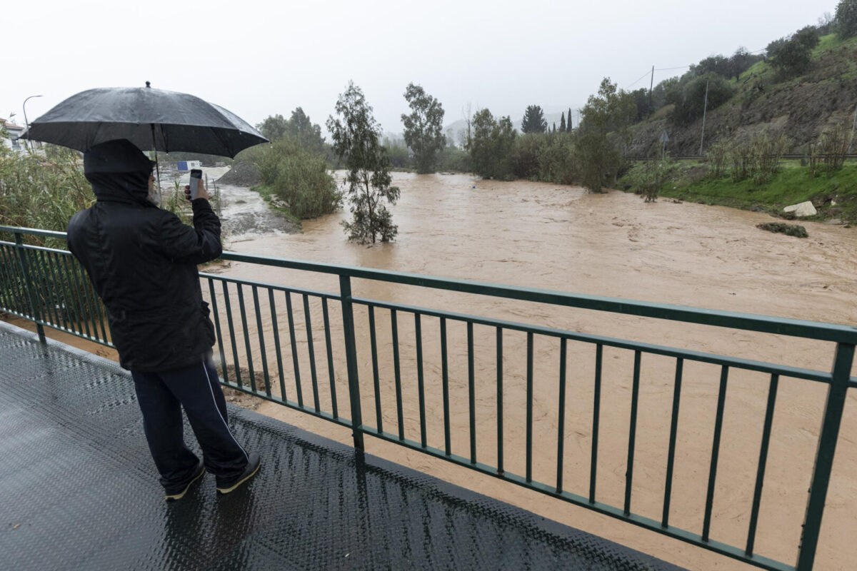 Lluvia en Málaga - Sociedad