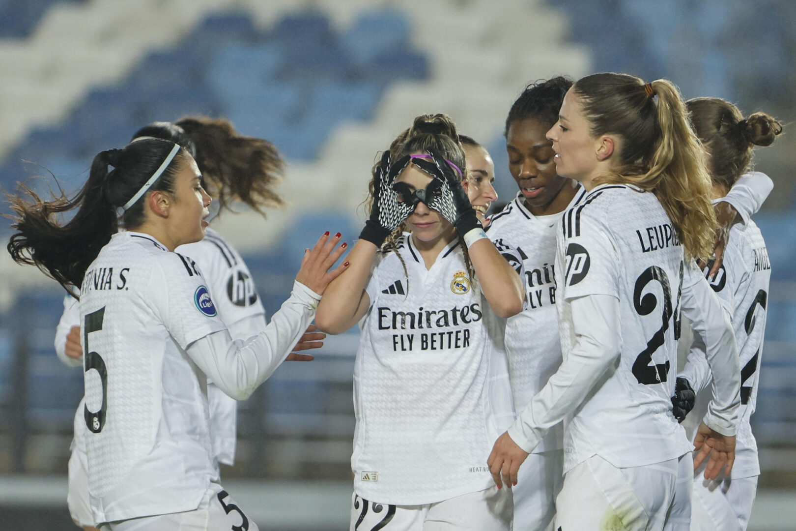 El Real Madrid arrasa al Levante y mete la directa - Artículo 14