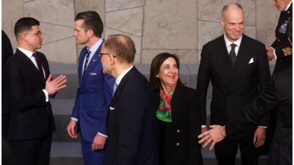 La ministra de Defensa, durante una reunión con los ministros de los países de la OTAN