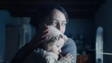 Madres que cuidan solas a sus hijos en la Guerra, uno de los temas de 'Vermiglio'