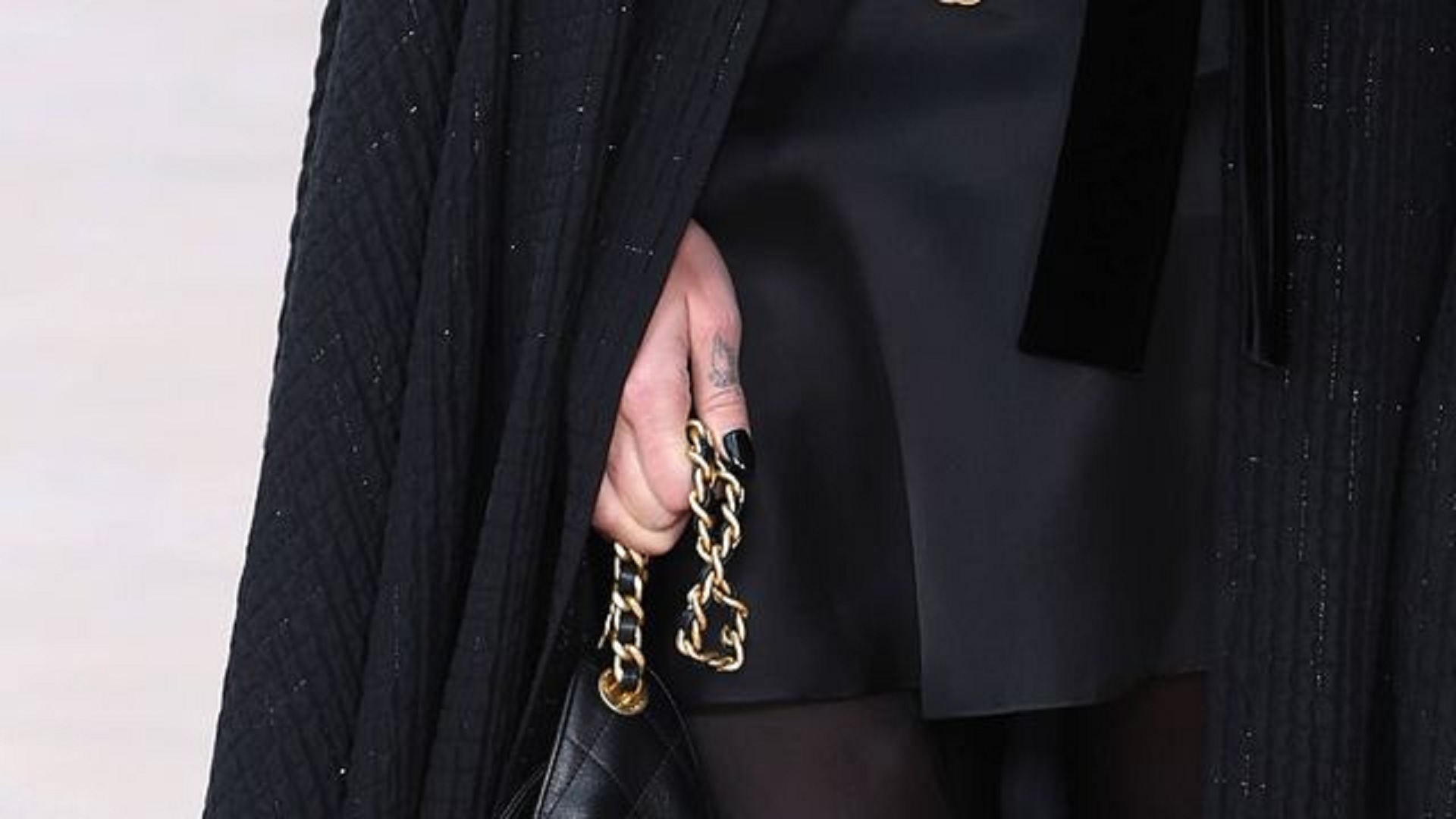 Qué es la manicura piano y por qué es la favorita de Dua Lipa Qué es la manicura piano y por qué es la favorita de Dua Lipa
