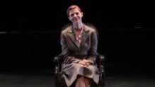 Manuela Velasco, como Carmen Conde en la obra 'El sillon K', en el Teatro de la Abadía