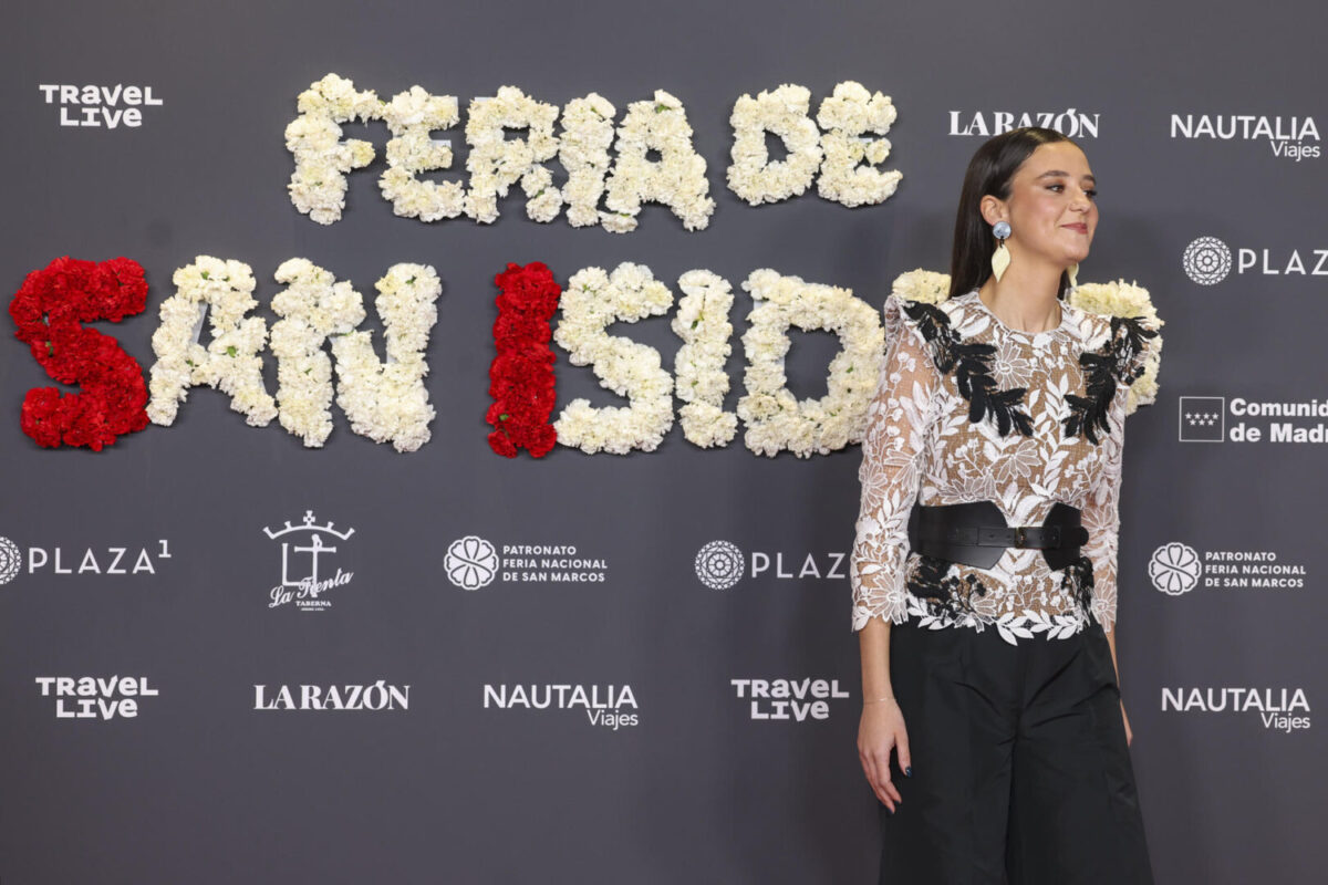 Victoria Federica posa en el pase gráfico de la Gala San Isidro 2025, celebrada en la plaza de Las Ventas de Madrid
