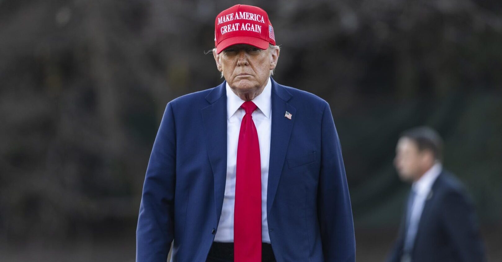 WASHINGTON (United States), 28/02/2025.- US President Donald Trump prepares to speak to the media about his meeting with Ukrainian President Volodymyr Zelensky as he departs the White House in Washington, DC, USA, 28 February 2025. The Ukrainian leader was asked to leave the White House after Trump and Vice President JD Vance berated him during a meeting in the Oval Office. EFE/EPA/JIM LO SCALZO