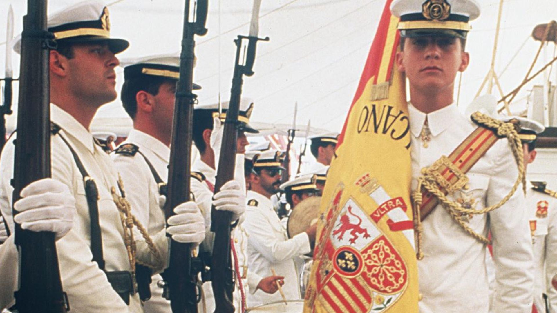 Don Felipe, durante la jura de bandera en Montevideo