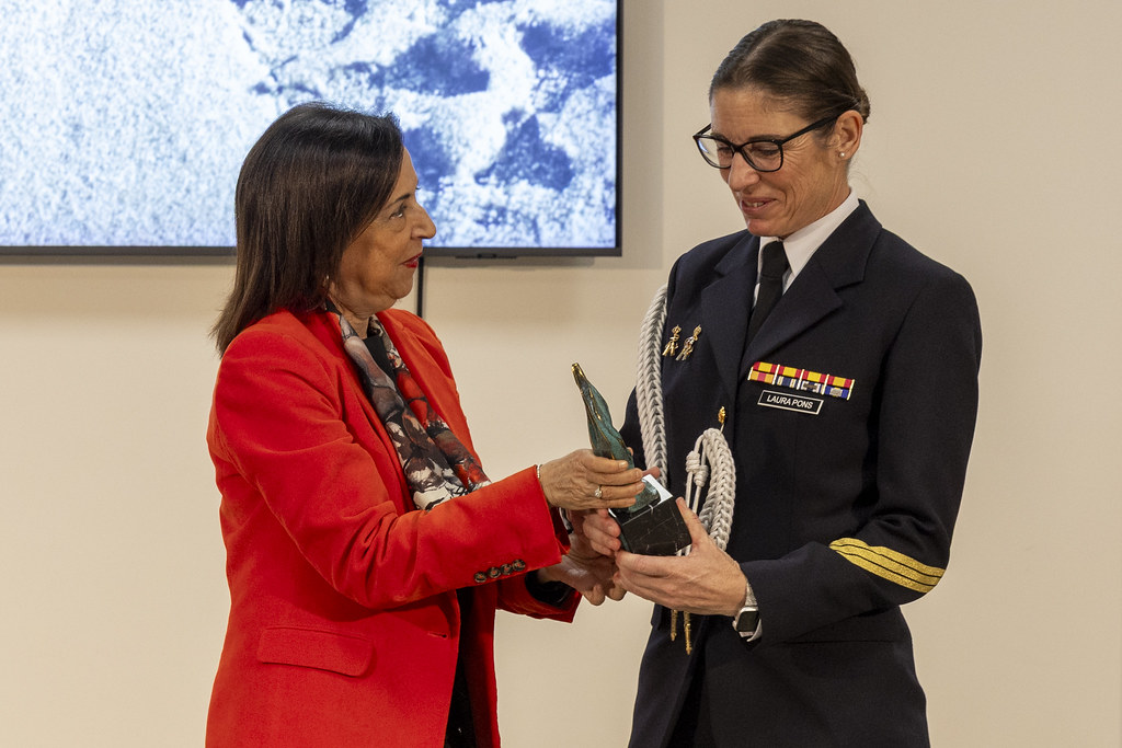 La ministra entrega el premio
