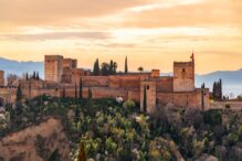 Alhambra de Granada - Sociedad
