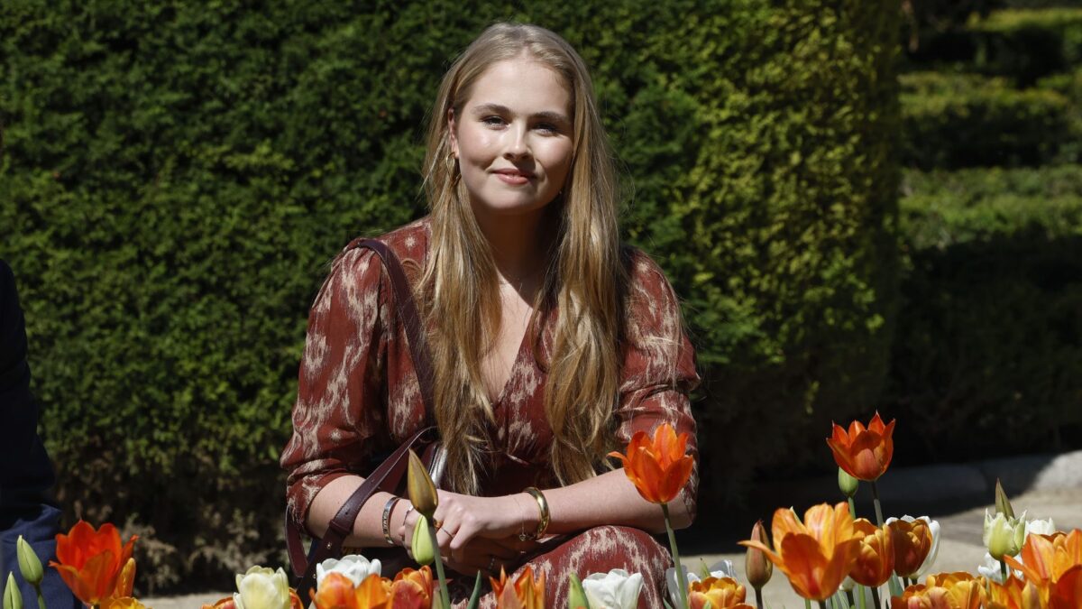 La princesa Amalia de Holanda visita Madrid y sorprende por su look casual y boho-chic.