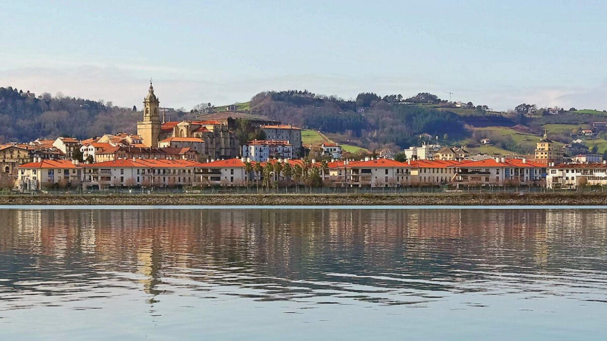 Vista de Hondarribia desde Hendaya (Francia) - Soco