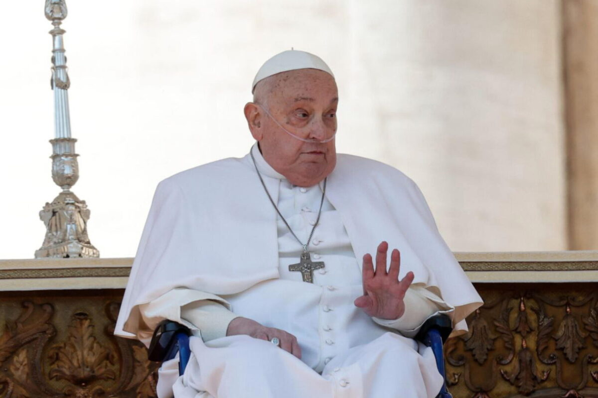 El Papa Francisco prosigue su recuperación en Casa Santa Marta con ligeras mejorías respiratorias y de movilidad