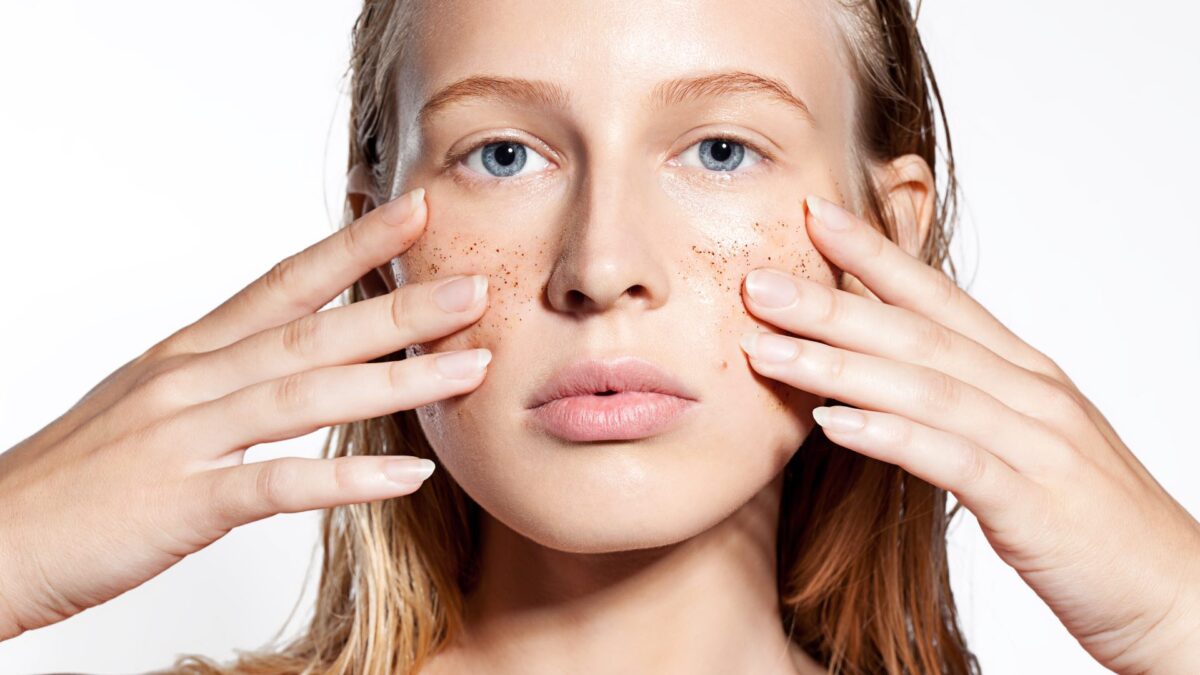 5 exfoliantes naturales para el rostro que transformarán tu piel