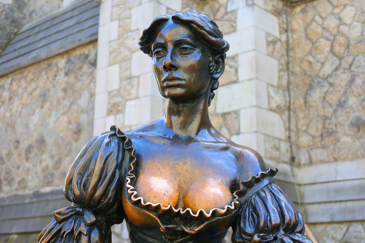 Molly Malone - Internacional