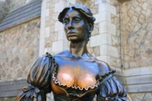 Molly Malone - Internacional