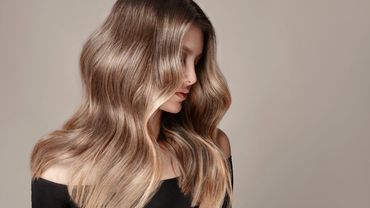Descubre los mejores peinados de invitada según tu look y tipo de cabello, con consejos profesionales de la estilista Alessandra Chiarello.