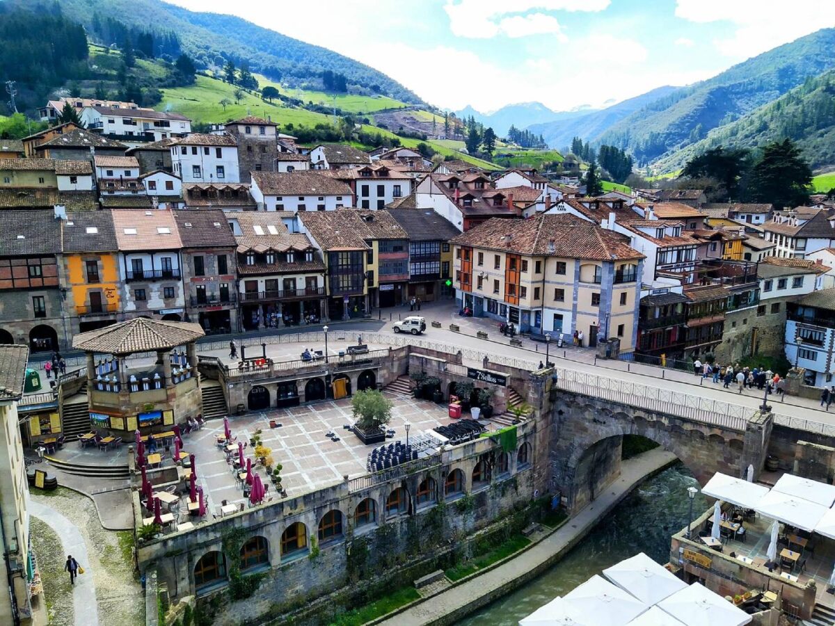 Potes (Cantabria) - Sociedad