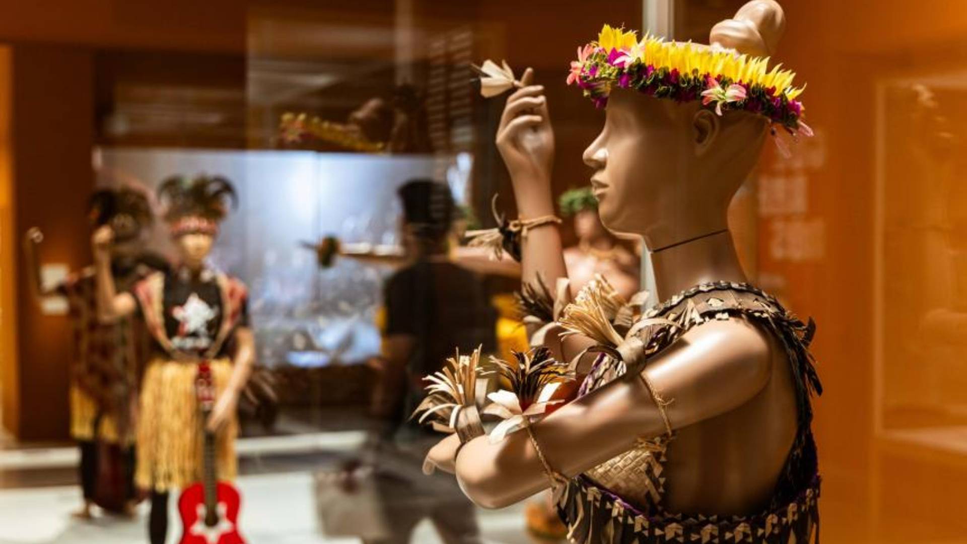 Una de las salas de la exposición Voces del Pacífico en CaixaForum Madrid.