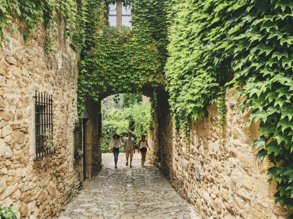 Peratallada - Sociedad