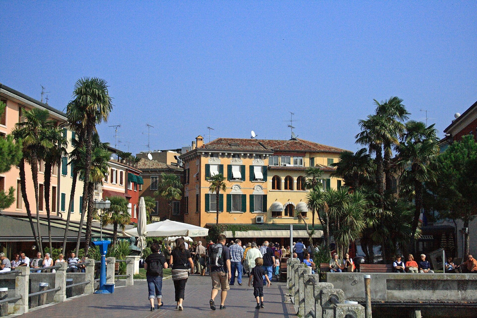 Piazza Carducci (Sirmione) - Internacional Piazza Carducci (Sirmione) - Internacional