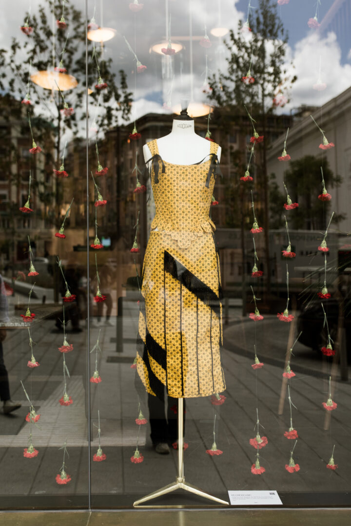 La consagrada casa Manemané, muestra uno de sus outfits más conocidos: un conjunto artesanal hecho a mano en España, de la colección de primavera 2019