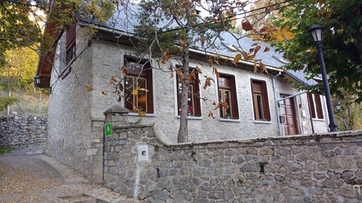 El pueblo del Pirineo sin turismo que tiene la mejor terraza de España El pueblo del Pirineo sin turismo que tiene la mejor terraza de España